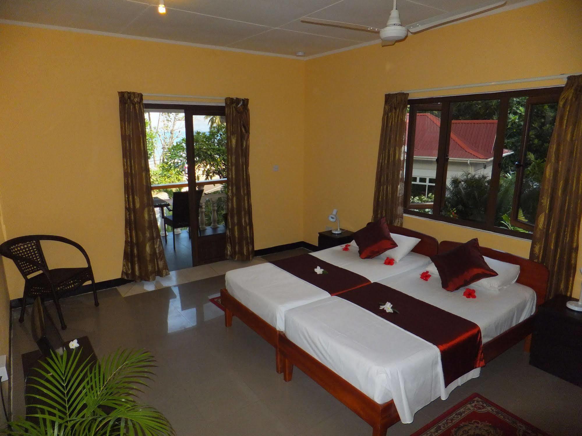 Georgina'S Cottage Beau Vallon  Exterior photo
